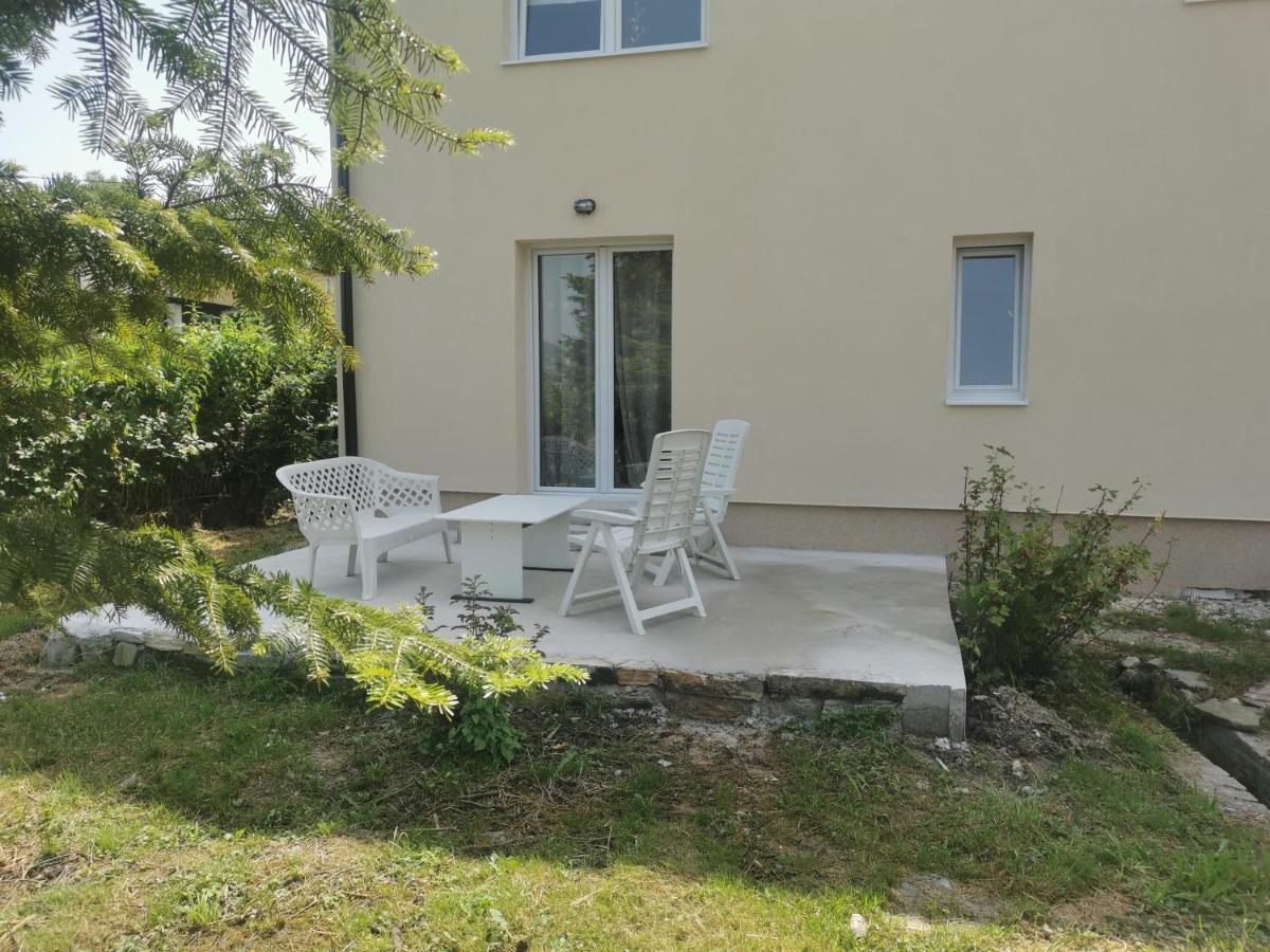 Apartment Romic R *
